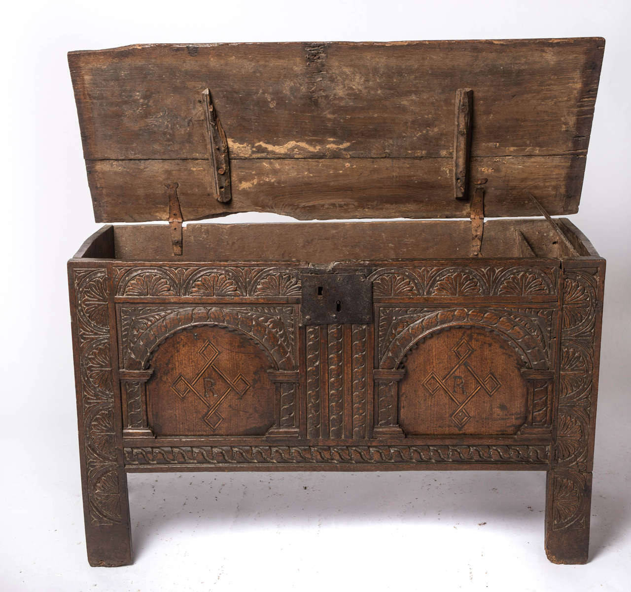 Plank panel oak coffer