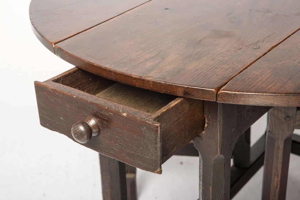 Small oak gate leg table