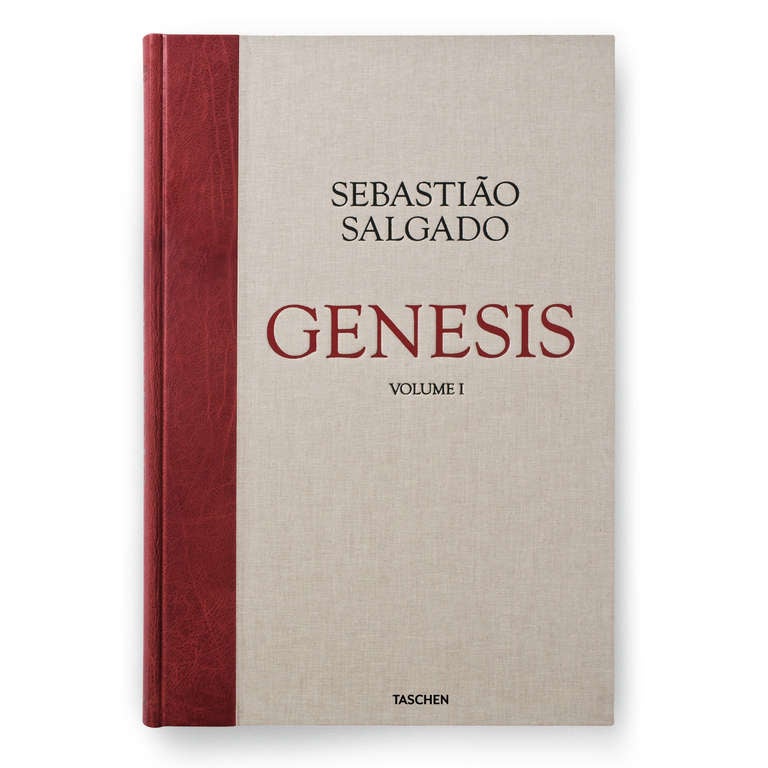 Il libro in edizione da collezione misura: 18,4 x 27,6 pollici.
Peso totale: 130 libbre.

La Collector's Edition è limitata a 2.500 copie (n. 501-3.000), numerate e firmate da Sebastião Salgado e include un leggio personalizzato in legno di tifa