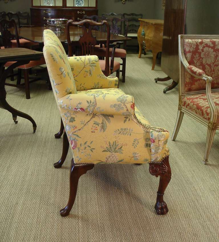 George II Walnut Settee In Excellent Condition For Sale In Fresno, CA