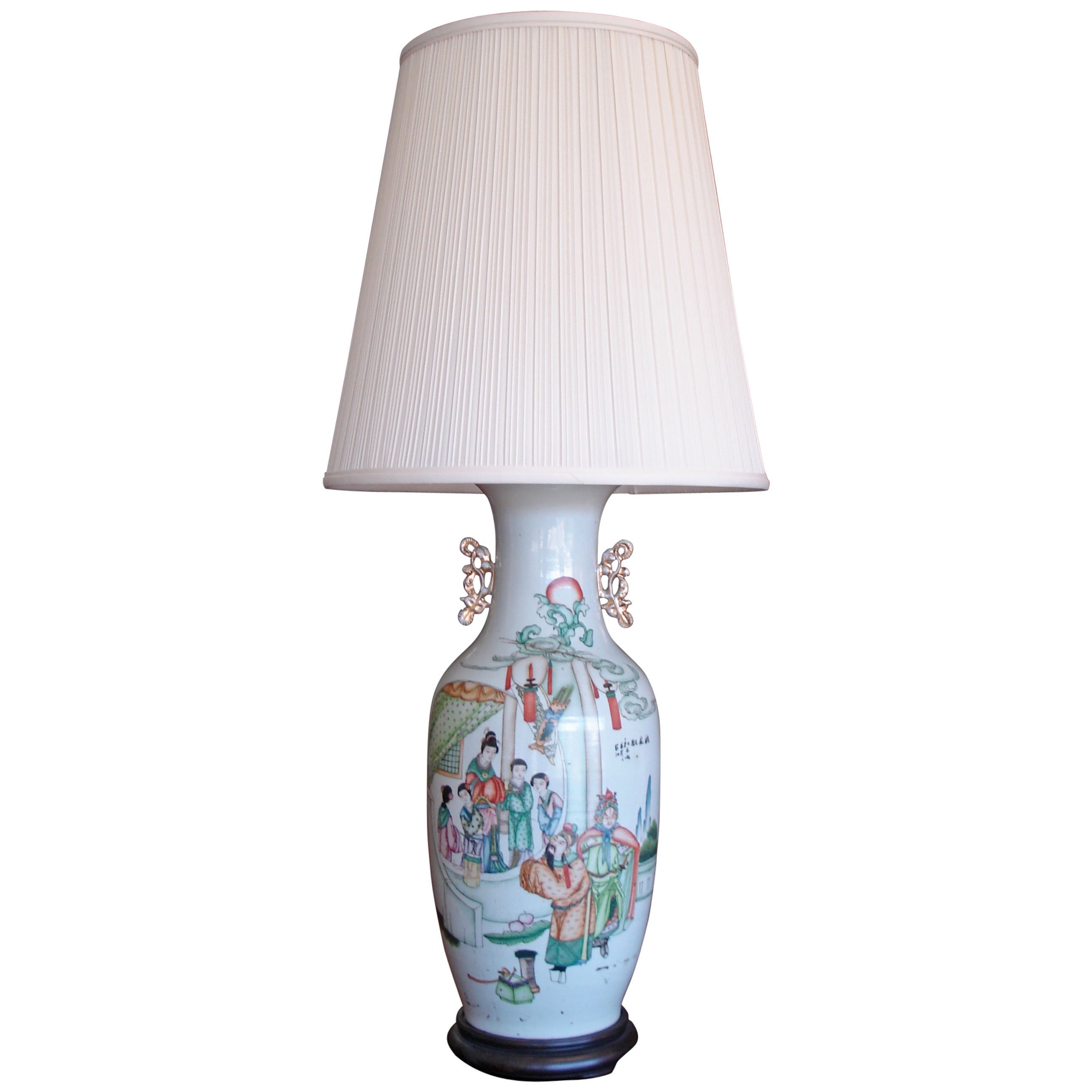 Chinese Porcelain Table Lamp of Large Size For Sale