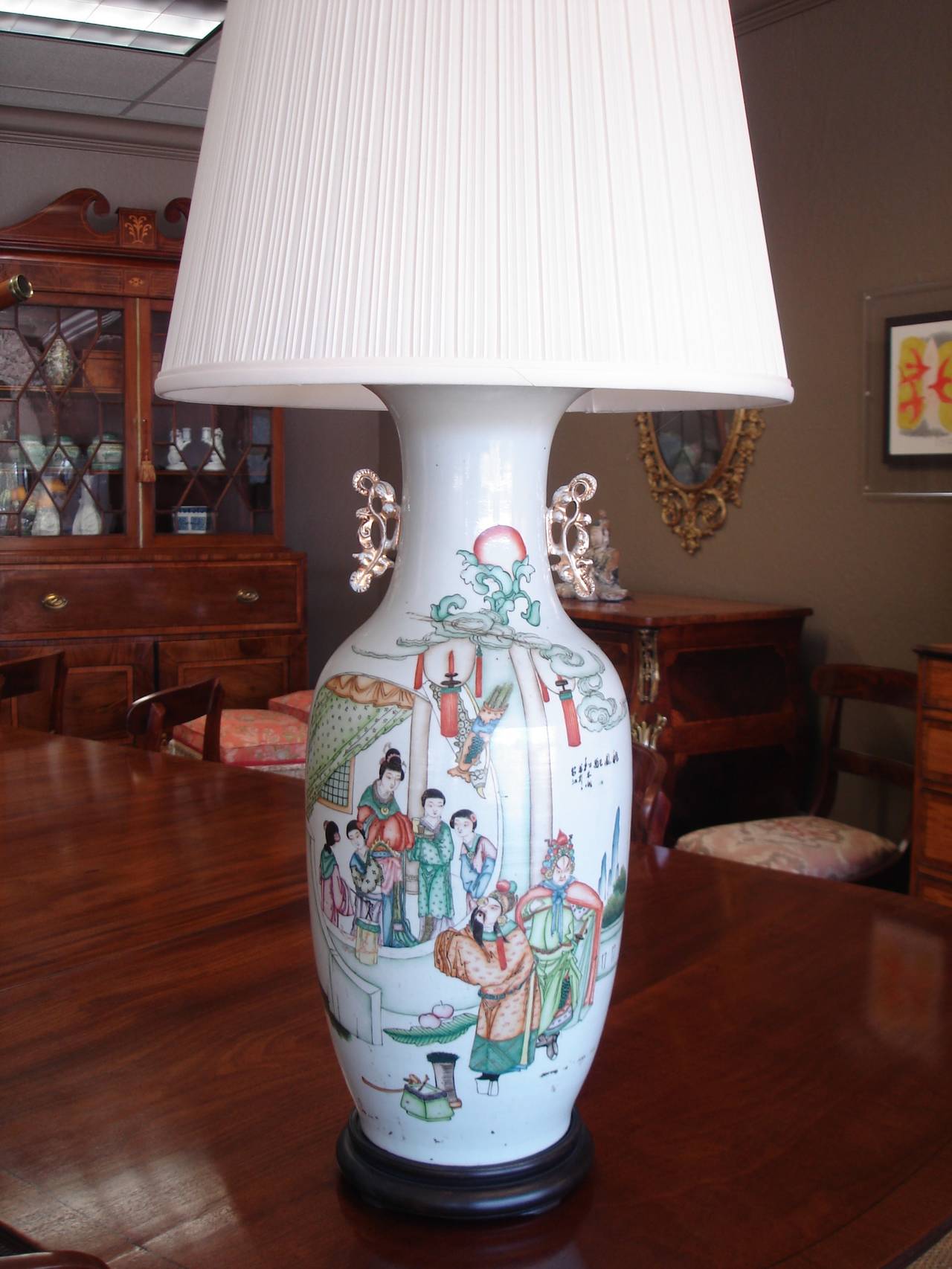 Chinese Porcelain Table Lamp of Large Size In Excellent Condition For Sale In Fresno, CA