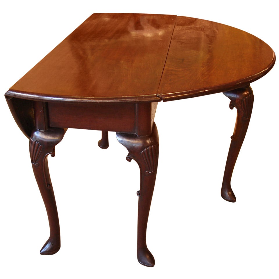 Small George II Period Mahogany Cabriole Legged Drop-Leaf Table For Sale