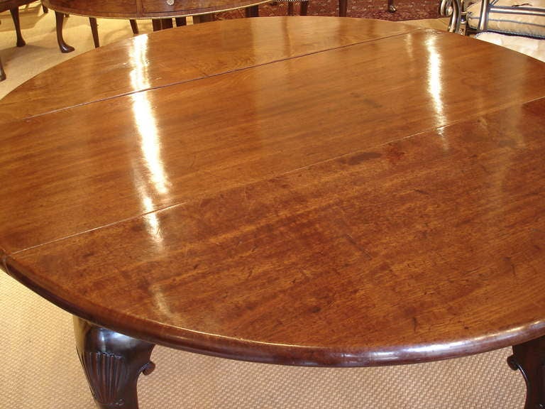 English Small George II Period Mahogany Cabriole Legged Drop-Leaf Table For Sale