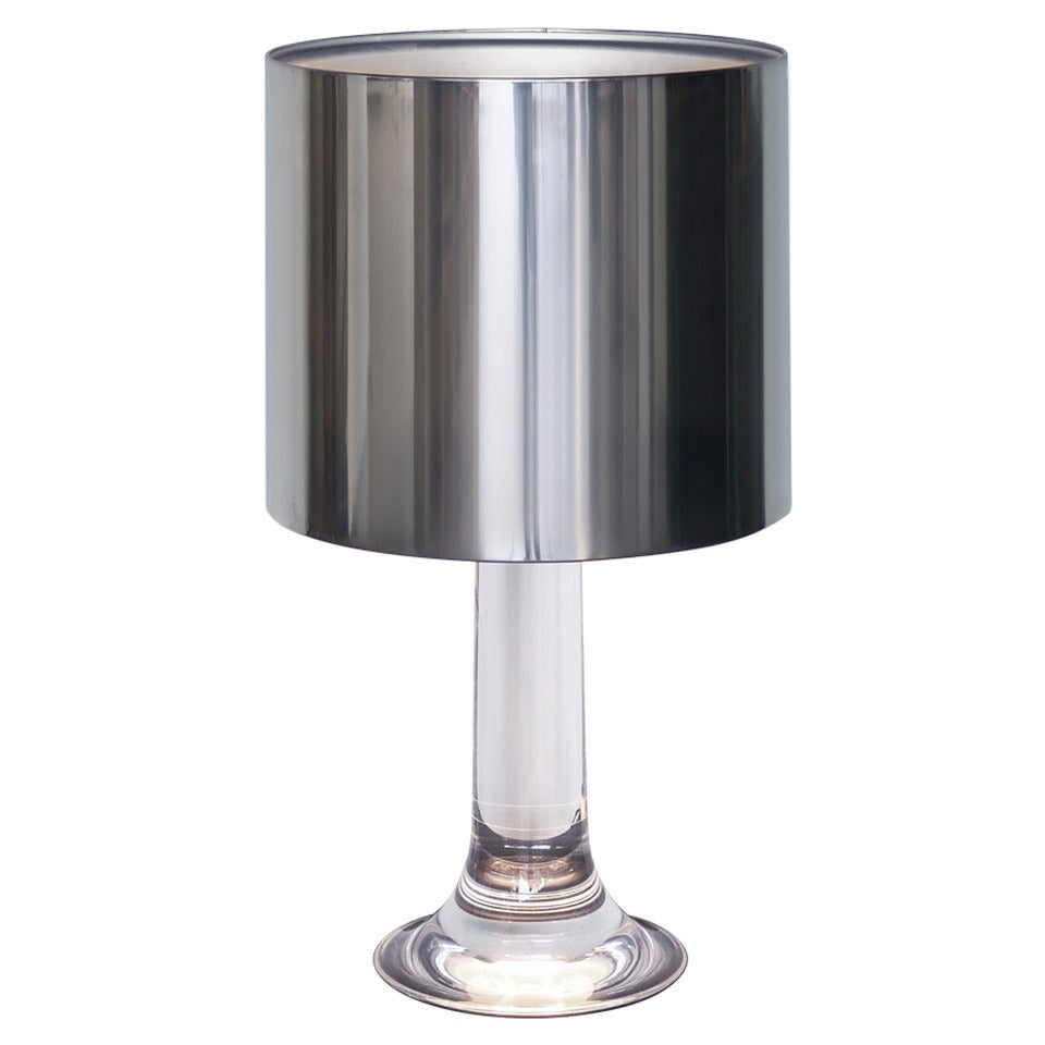 Table lamp, design.
Harvey Guzzini, 1970.
Plexiglass and polished steel (chrome).
One-light above and three below.
Measurements: Height 70 cm, diameter 40 cm.
