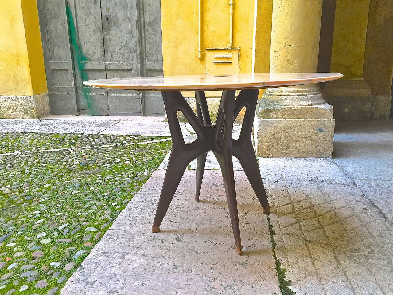 Italian Elegant Marble Table, Design Attributed to Ico Parisi