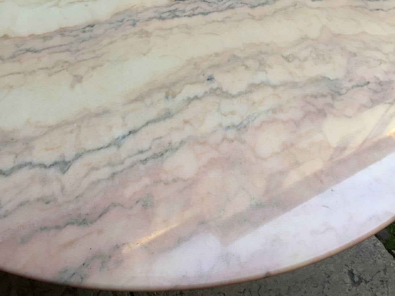 Elegant marble table, design attributed to Ico Parisi, 1950, despite not having documentation of this table, we believe that for the materials used for the construction, and the style used, can be attributed to Ico Parisi, marble top, wooden