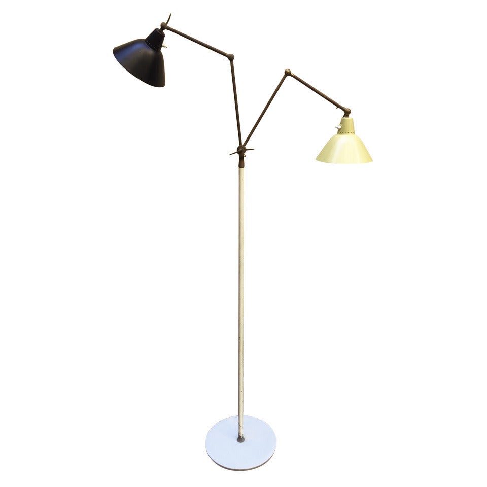 Rare floor lamp, design Stilnovo 1950, original color in flap, brass parts to clean, in perfect condition, articulated model, marble base. minimum height 140 cm. maximum height of 205 cm, adjustable, and diffusers of light adjustable.
Marked