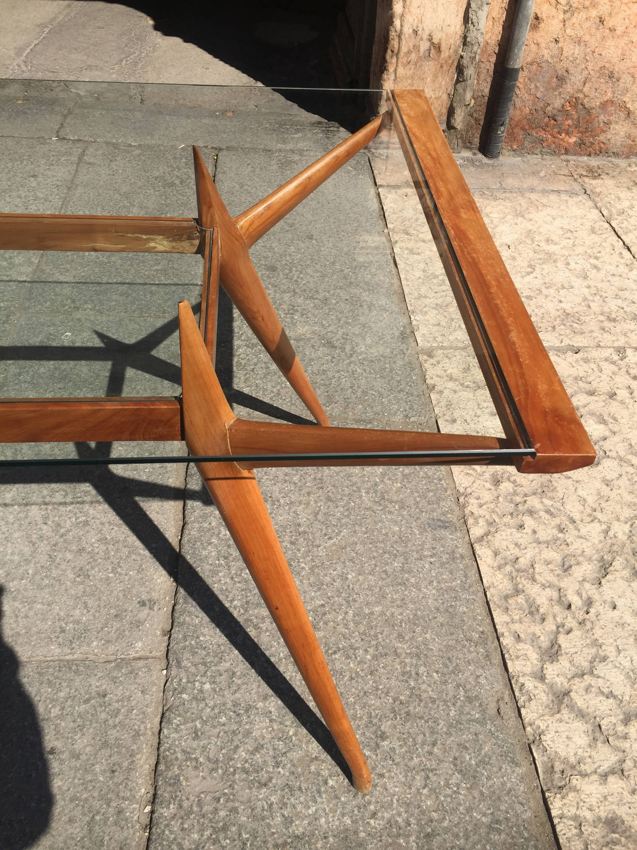 Fabulous desk table, design Carlo De Carli, 1950
Structure cherry wood, two floors in the original glass,
one of several models designed by de carli, geometric
