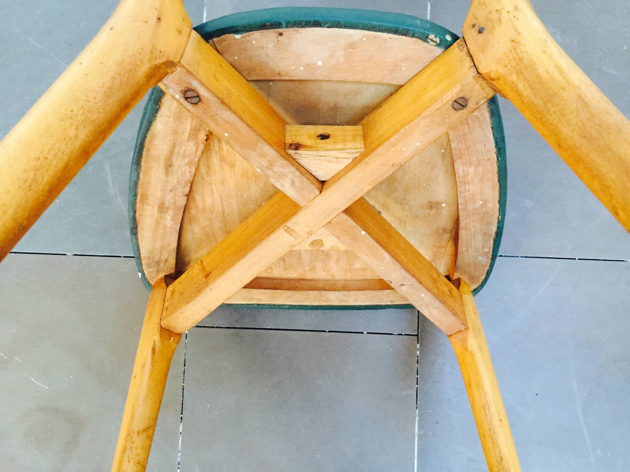 Six chairs, design Ico Parisi, 1950.
Wood to be restored, we can restore the chairs on request,