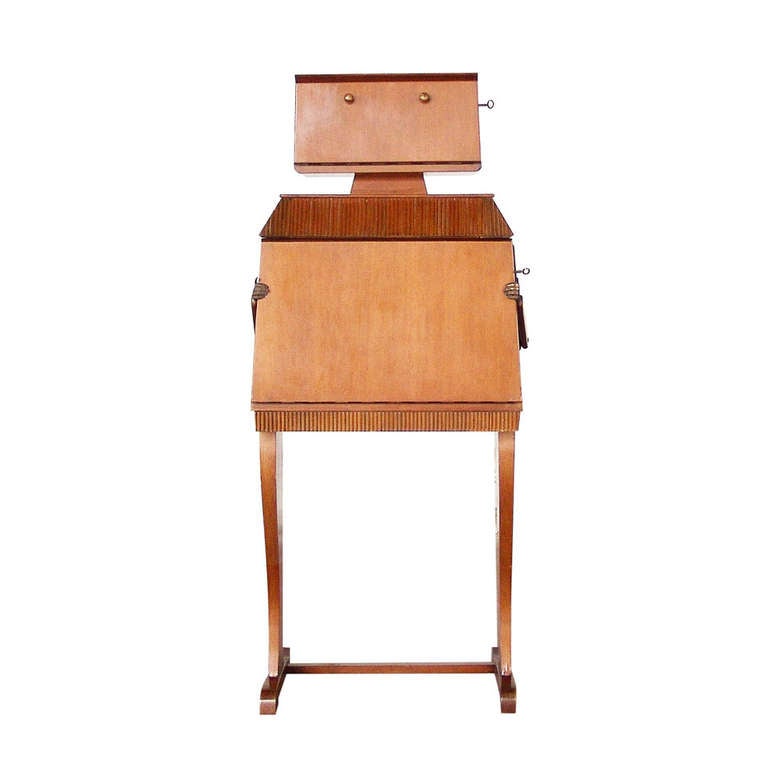 Rare spectacular, mobile bar design Borghesani, 1969. Made, 20 birds in 1969 in Verona, trademark, excellent construction. If the author inspired by the landing on the moon. The material used is made of walnut, and details of cast bronze.