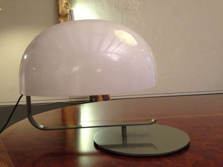 Model 275 table lamp designed by Marco Zanuso, manufactured by O-Luce in 1965. White lacquered metal base, opaline plexi shade. Good vintage conditions.