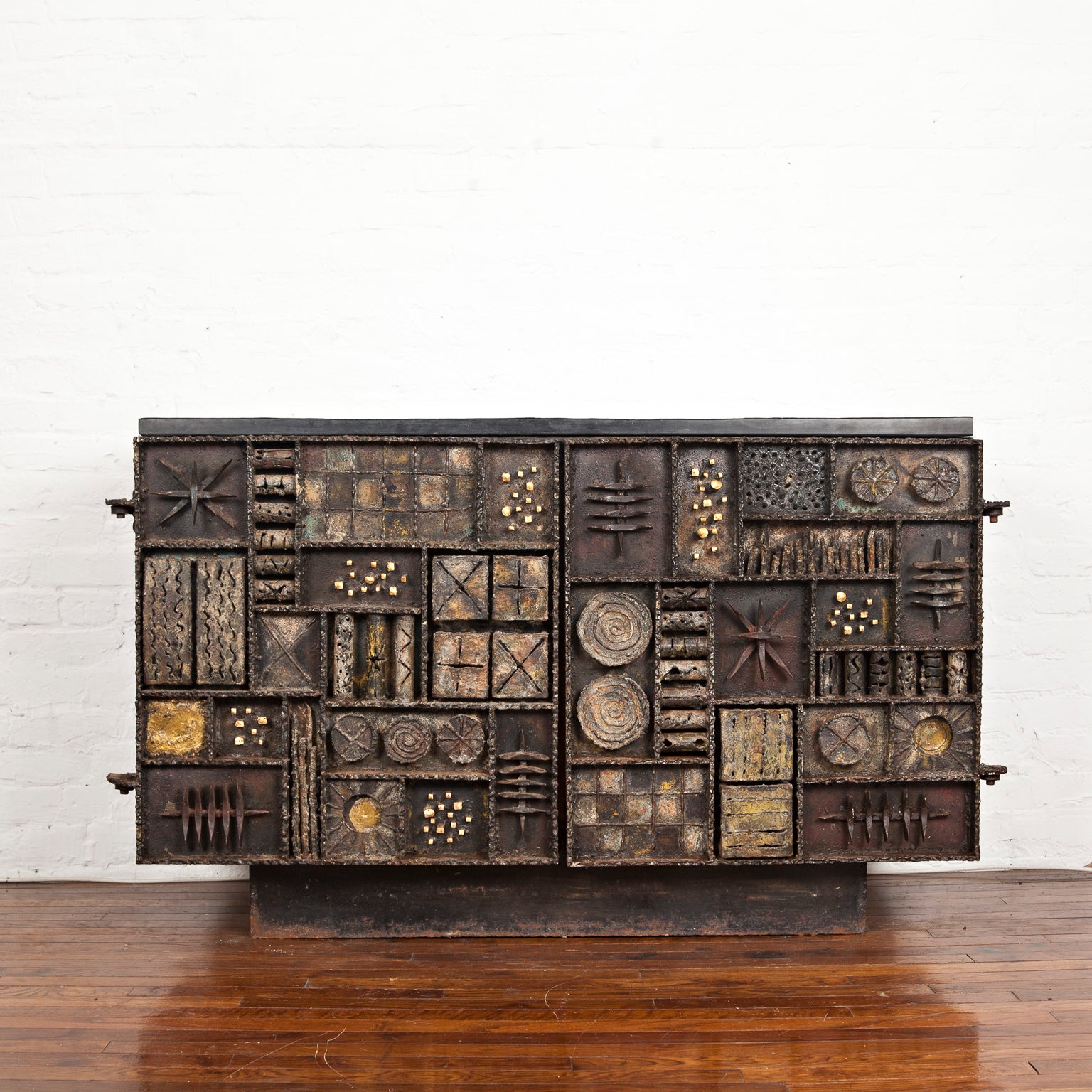 Sculpture Front Cabinet by Paul Evans, USA 1969