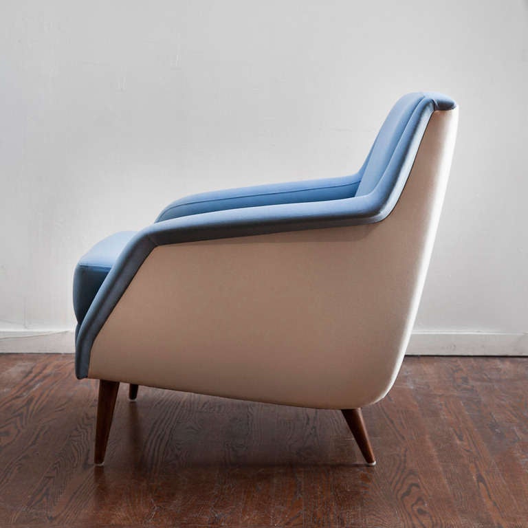 Mid-20th Century Pair of Model No. 802 Lounge Chairs by Carlo De Carli