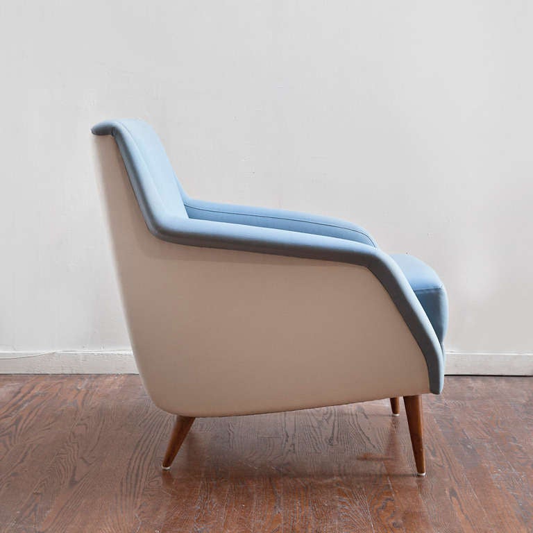 Italian Pair of Model No. 802 Lounge Chairs by Carlo De Carli
