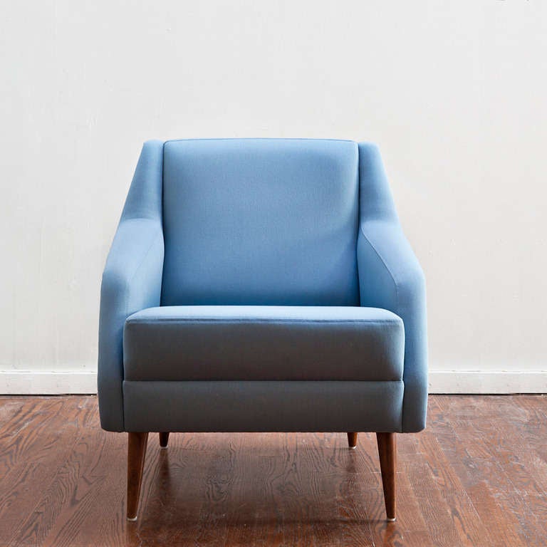 Pair of model no. 802 upholstered lounge chairs by Carlo De Carli, Italy 1954, manufactured by Cassina.

LITERATURE: De Gutry & Maino, Il Mobile Italiano Degli Anni 40 e 50, Laterza, Rome, 2010, pp.133