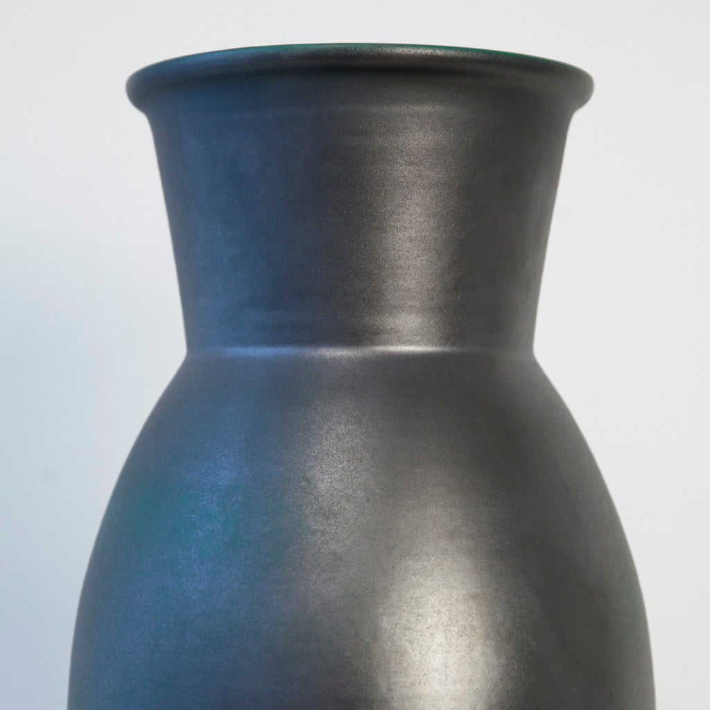 Large-scale vase by Gio Ponti, ironstone with anthracite oxidized glaze, manufactured by Ginori, Italy 1933, with 