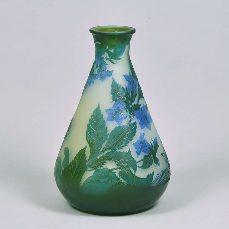 Butterfly Vase In Excellent Condition For Sale In London, GB