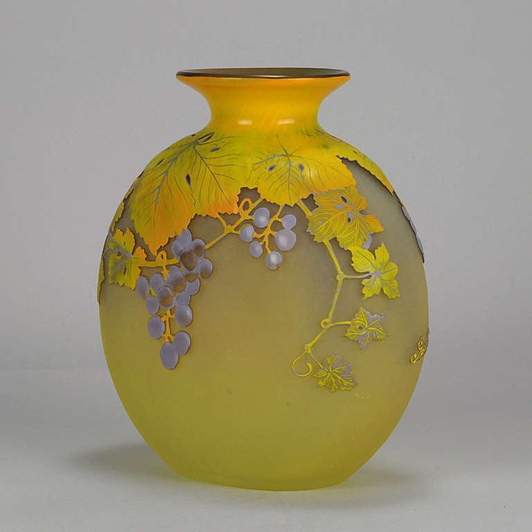 20th Century Raisins Souffle Vase For Sale
