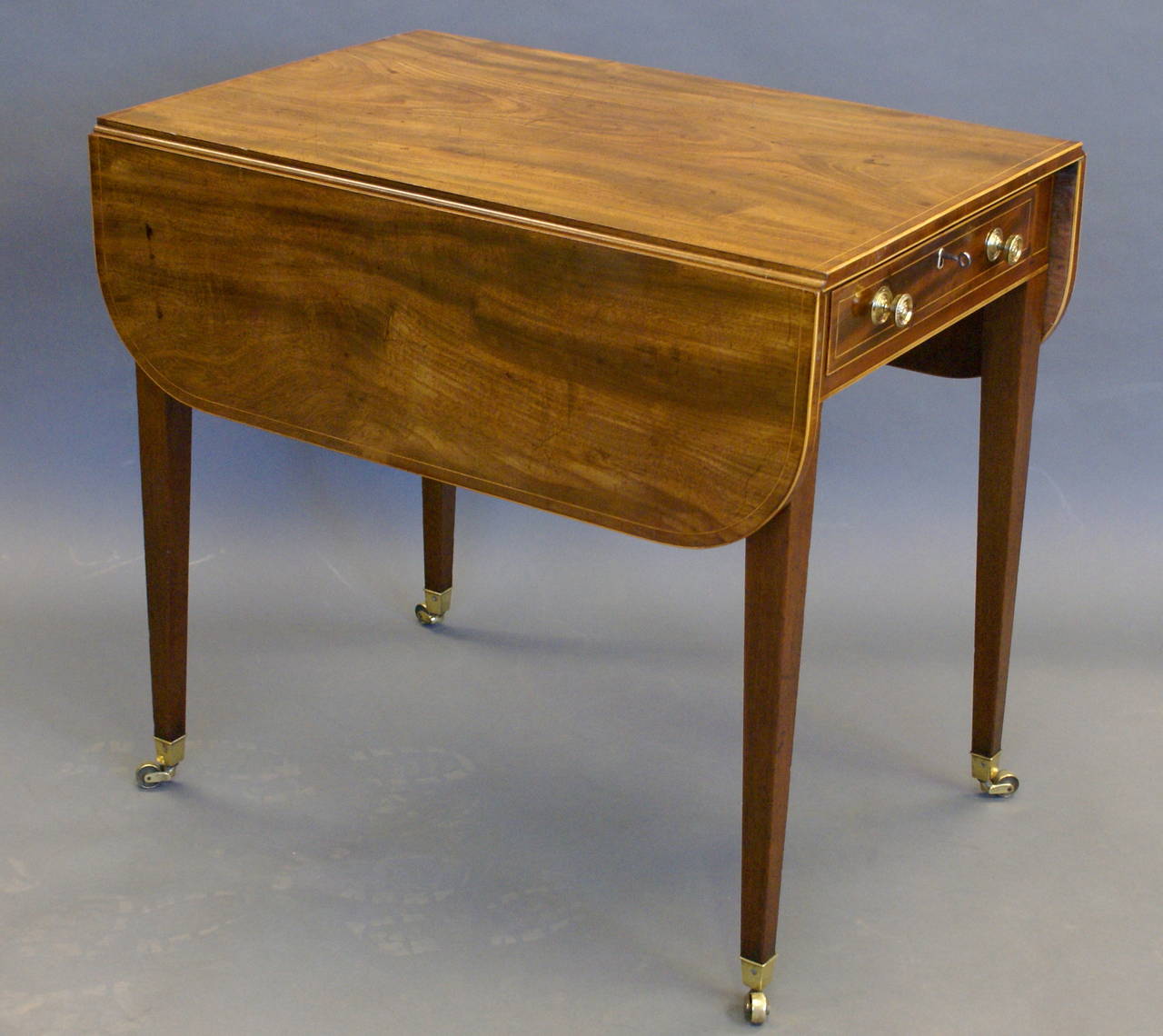 A fine George III mahogany pembroke table 1