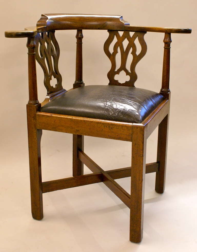 A very original George III mahogany corner or desk chair In Excellent Condition In Sundridge, GB
