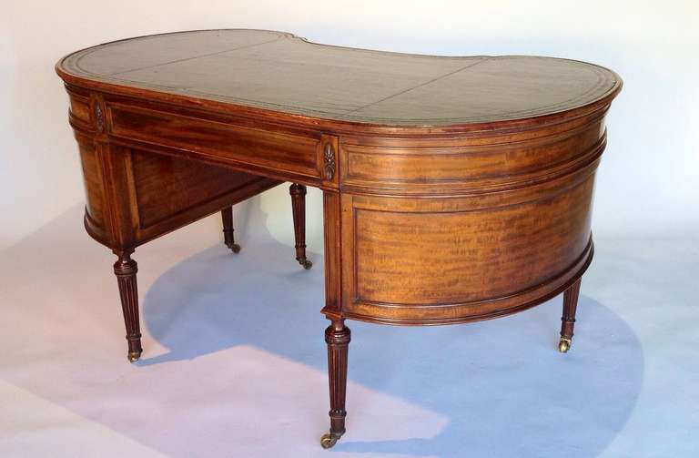 A fine kidney shaped mahogany writing table 2