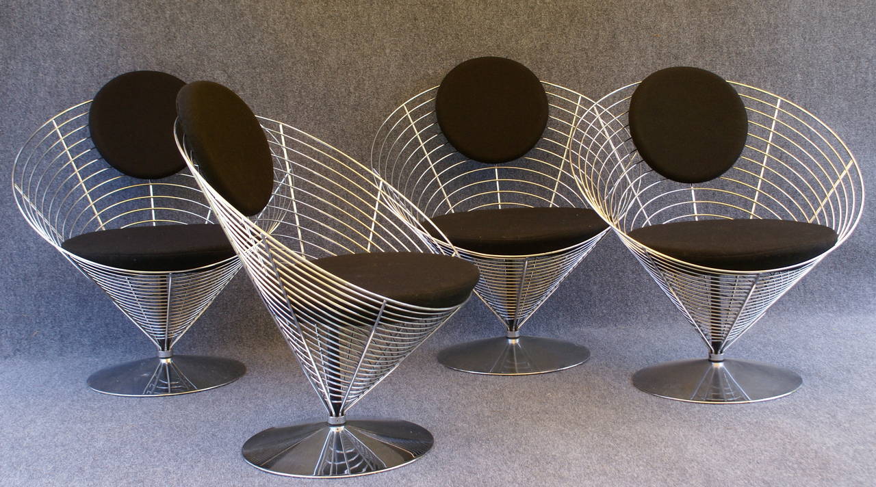 Very nice original set of wire cones in chrome and black woolen fabric, in great condition.