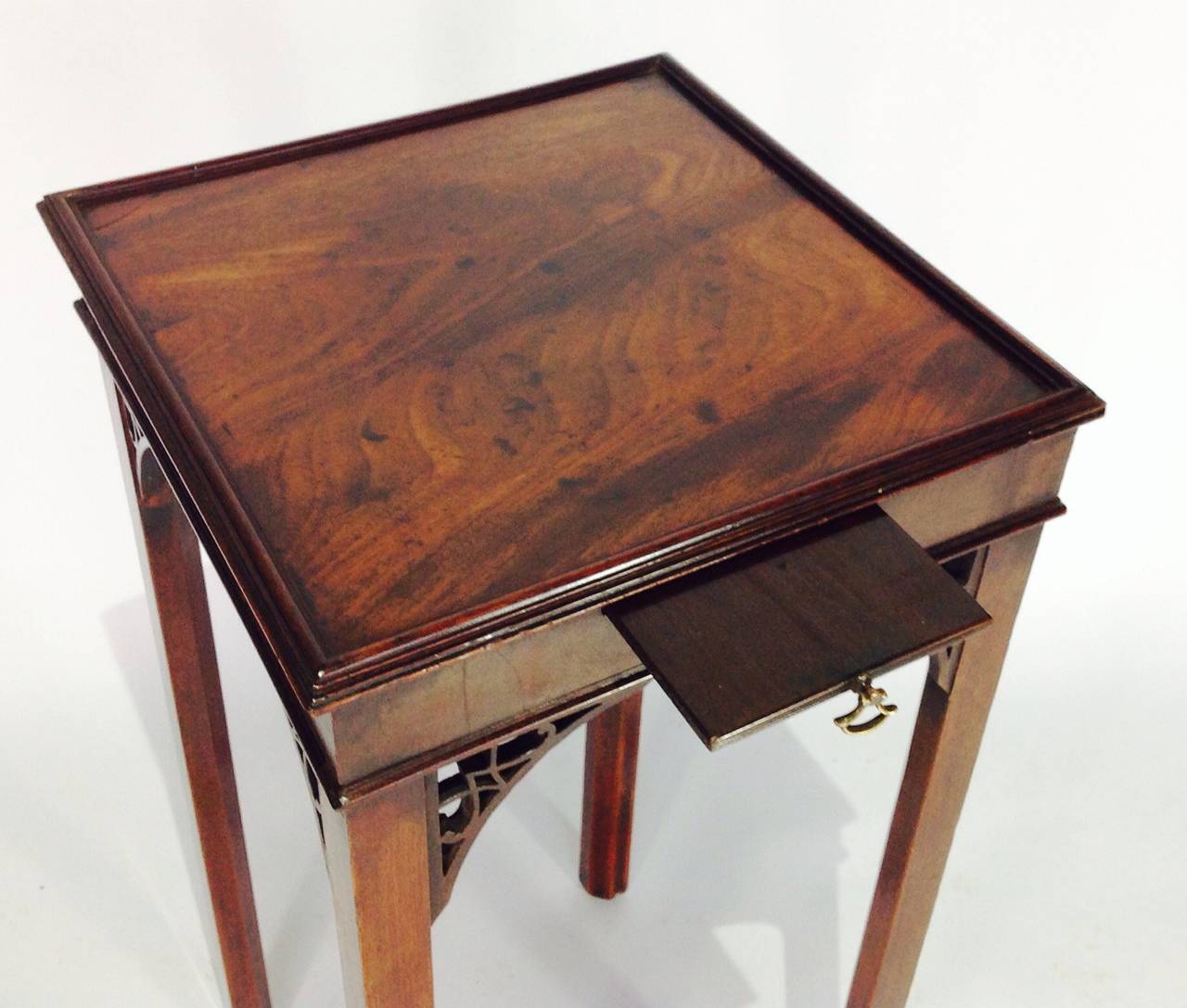 A good Chippendale period mahogany urn or kettle stand In Excellent Condition In Sundridge, GB