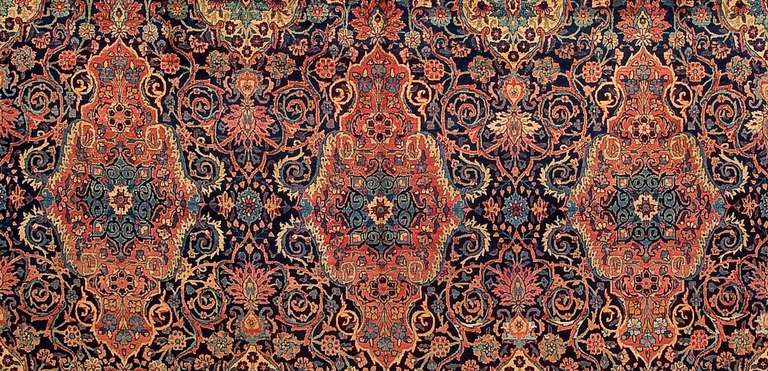 Antique Agra Rug In Excellent Condition For Sale In Milan, IT