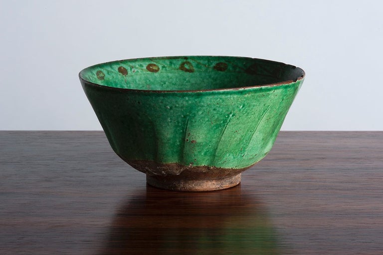 Clay bowl rimmed with 'arabesques'.