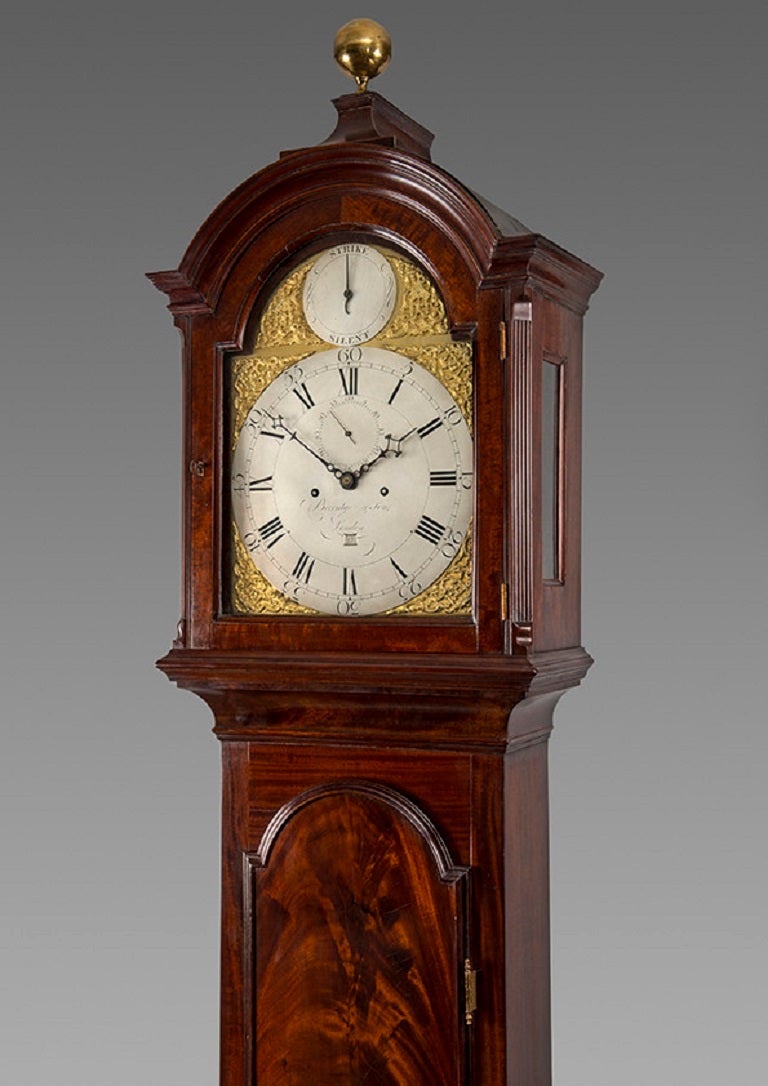 A fine and elegant George III period mahogany longcase clock of Classic design and proportion. 

The moulded case has wonderfully figured veneers throughout, with arched hood surmounted by a swept cresting and central brass ball finial, with