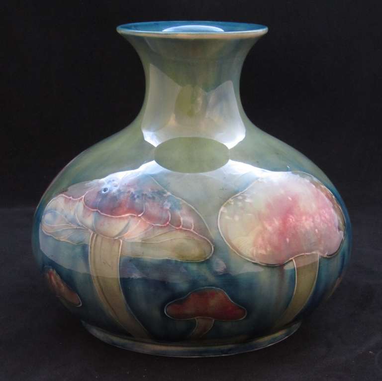 William Moorcroft Claremont Vase In Excellent Condition For Sale In Gloucestershire, GB