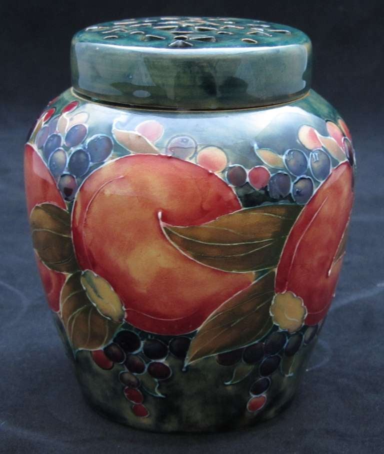 William Moorcroft Pomander In Excellent Condition For Sale In Gloucestershire, GB