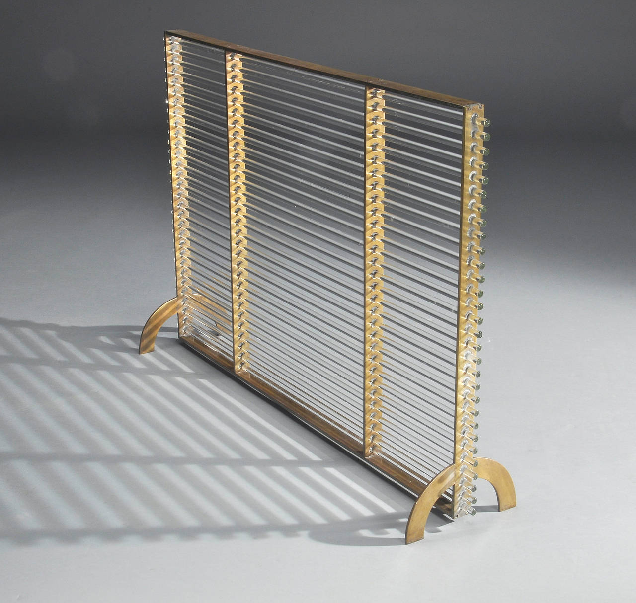 Brass and Glass Modernist Fire Screen Attributed to Boris Lacroix, circa 1930 In Excellent Condition In Paris, FR