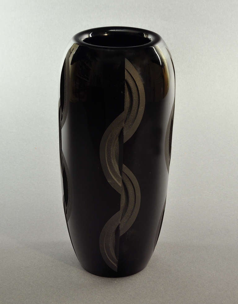 Jean Luce Geometric Black Etched Vase Circa 1930 In Excellent Condition For Sale In Paris, FR