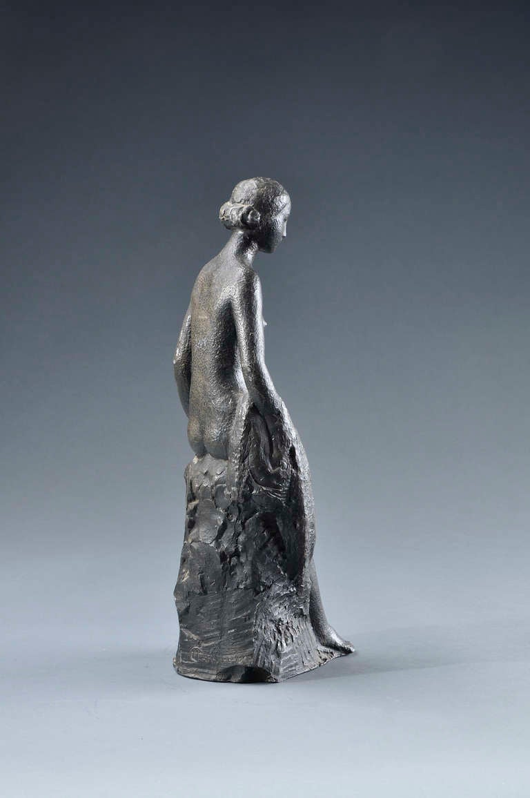 French Henry Parayre -Rare Sculpture in hammered melted lead dated 1930 For Sale
