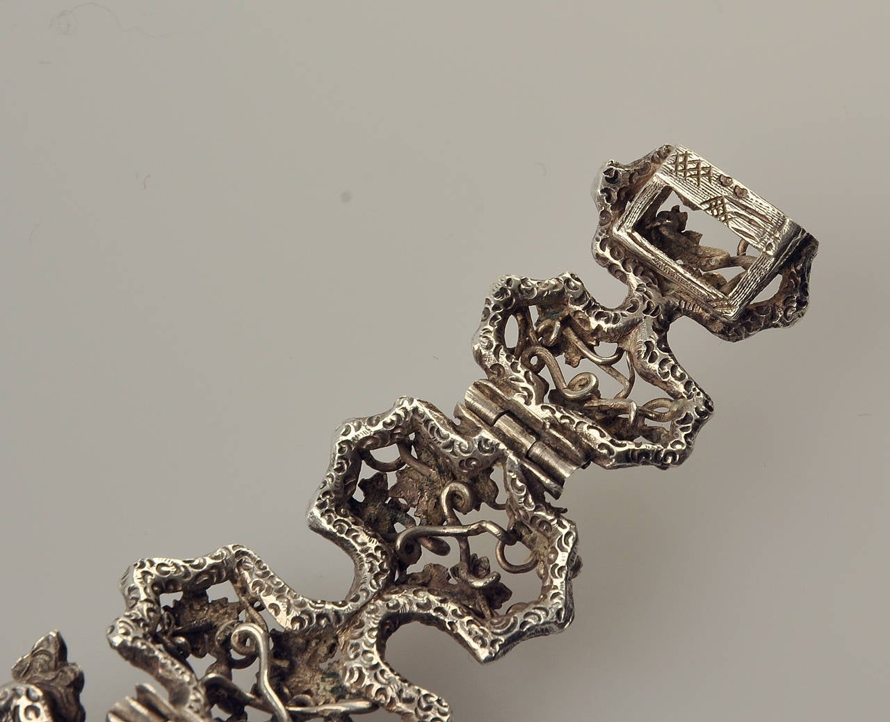 Francese Frédéric-Jules Rudolphi Raro bracciale in argento fuso e ossidato in vendita