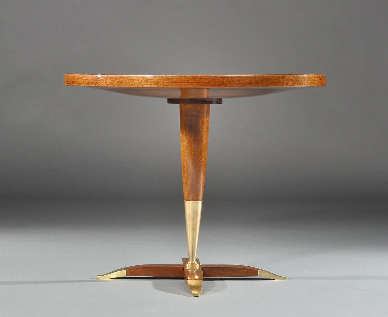 Jean Pascaud - Guéridon en palissandre, laiton et parchemin