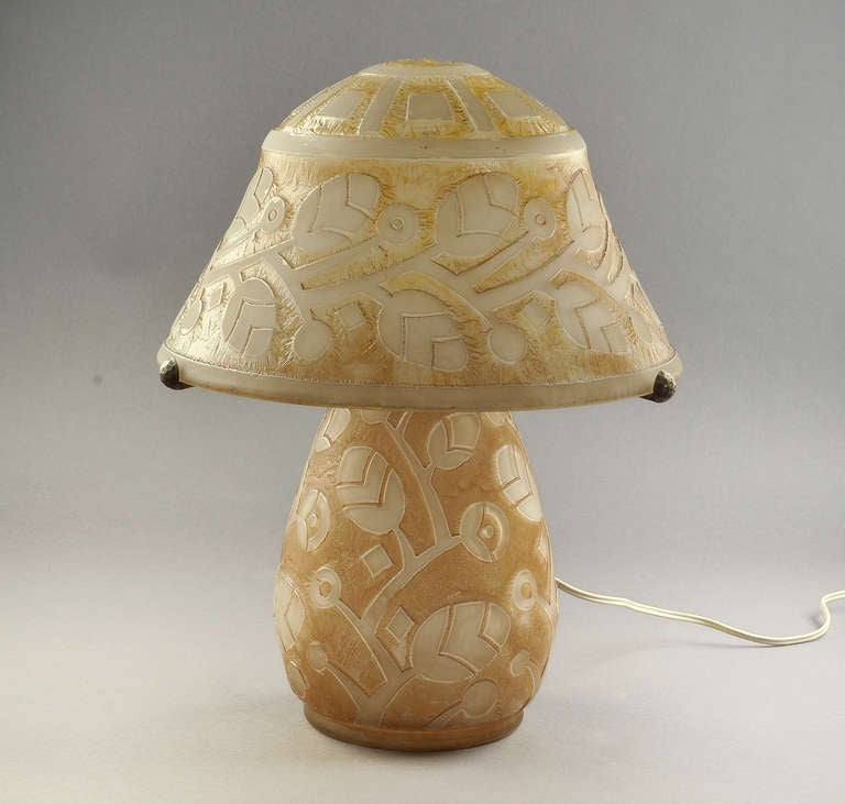 Rare acid etched Daum Nancy Art Deco lamp circa 1925 with a geometric flower pattern.
Signed 