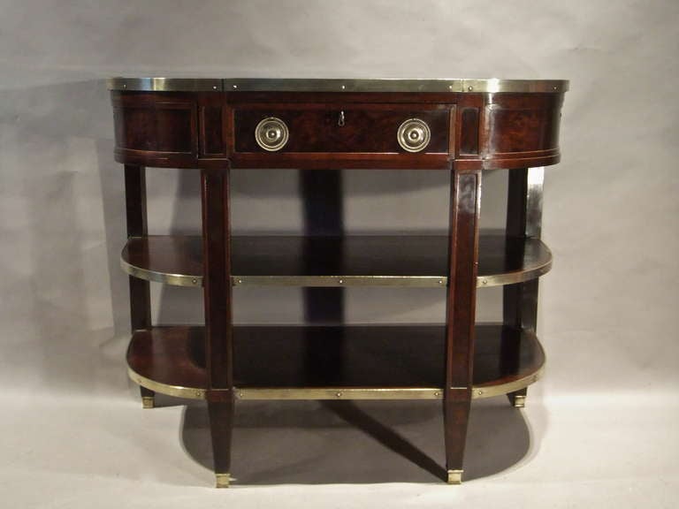 Dessert Console   In Excellent Condition For Sale In London, GB