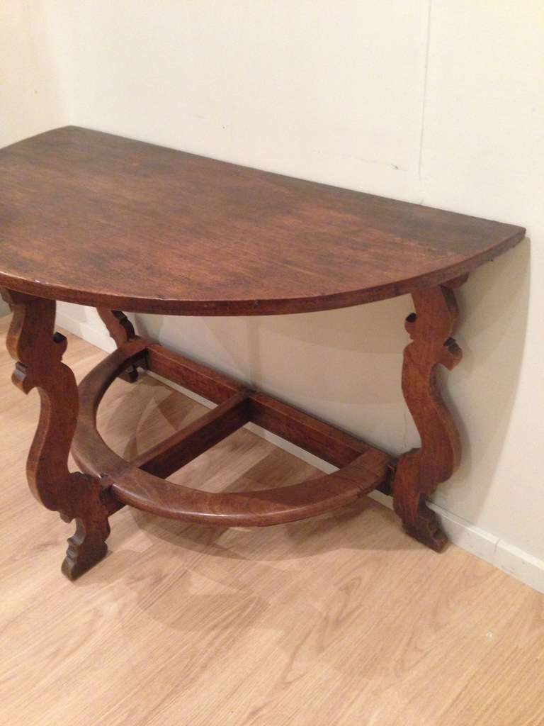Pair of Walnut Console Tables In Excellent Condition For Sale In London, GB