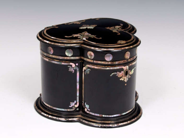 Papier Mache Tea Caddy made by the famous Jennens & Betteridge, very unusual clover leaf shape simply decorated with gold leaf and mother of pearl. 

The interior of the Jennens & Betteridge tea caddy has two papier mache lids with mother