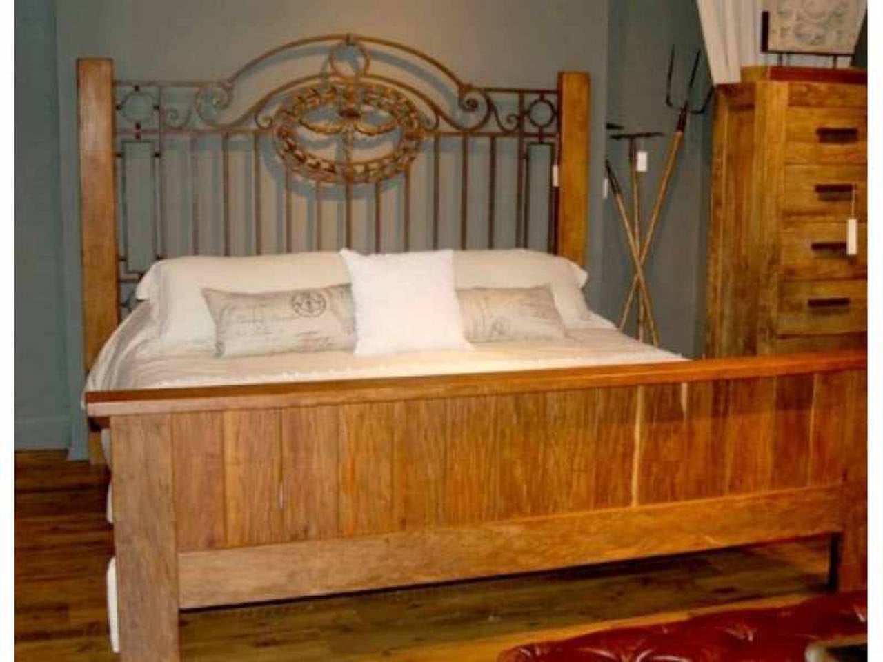 Beautiful Deco vintage King Bed Frame with wrought iron headboard.
Please feel free to contact us for more information & measurements.