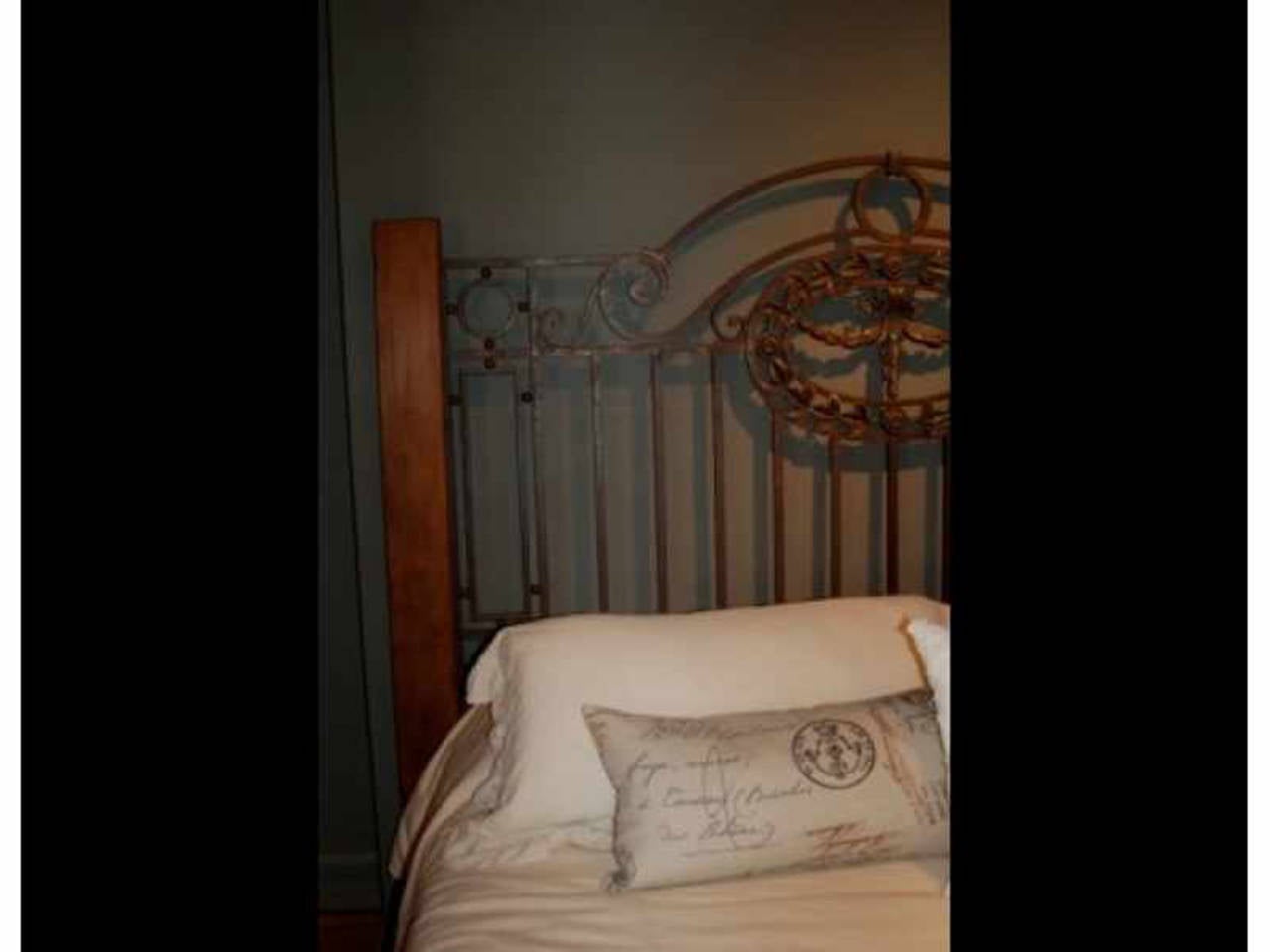Deco Vintage Antique Bed Frame In Excellent Condition For Sale In Jersey City, NJ