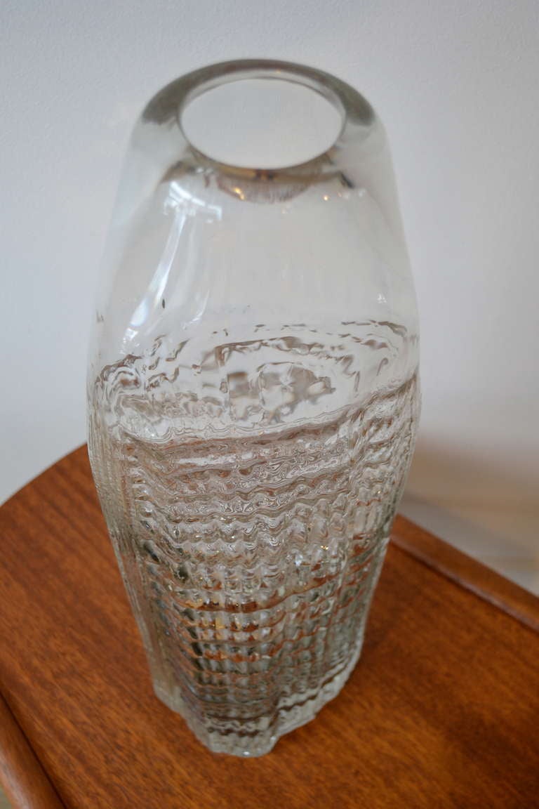 Mid-Century Modern Vase sculptural en verre d'art massif Tapio Wirkkala pour Rosenthal, vers les années 1960