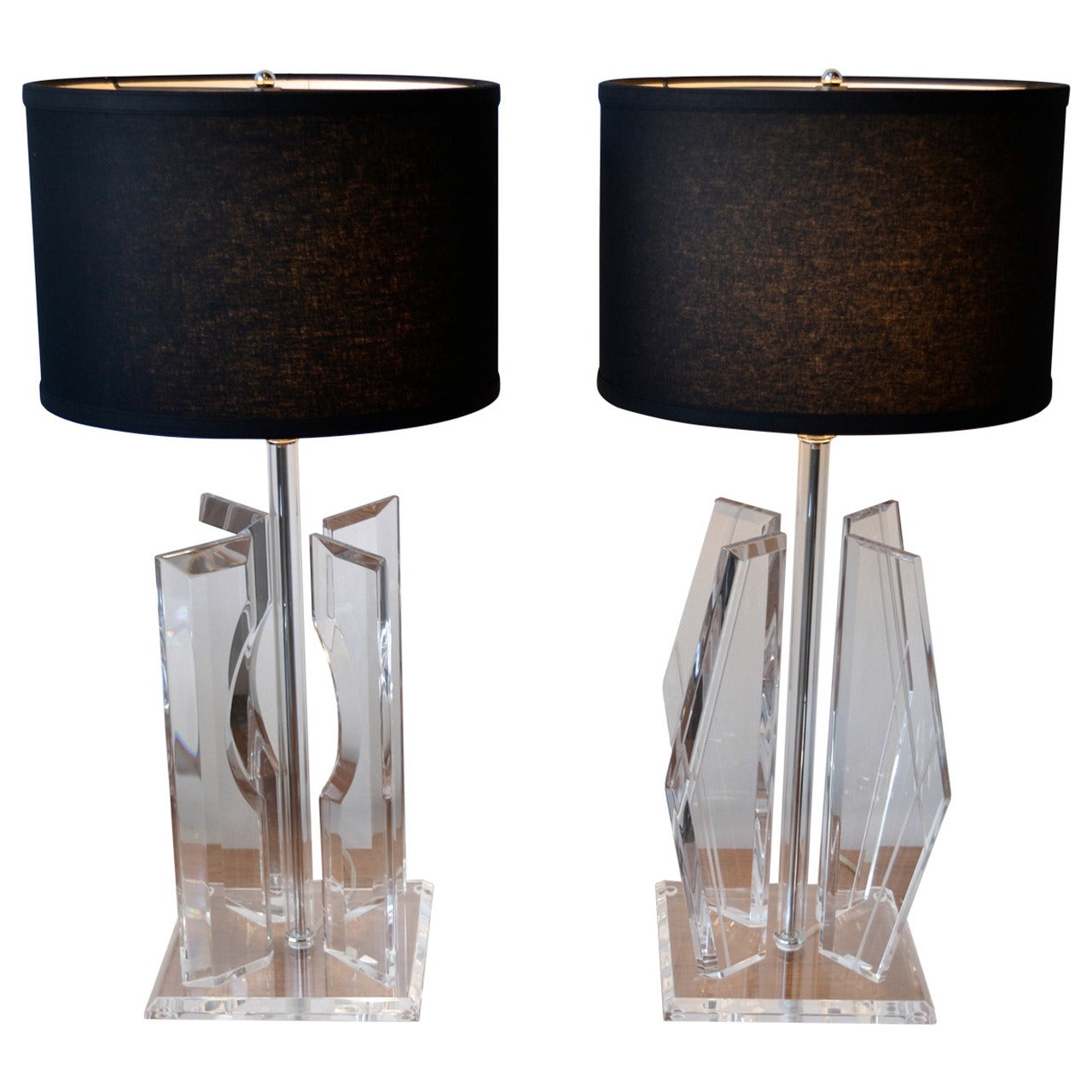 Pair of Mid Century Modern Sculptural Lucite and Chrome Table Lamps, 1970's For Sale