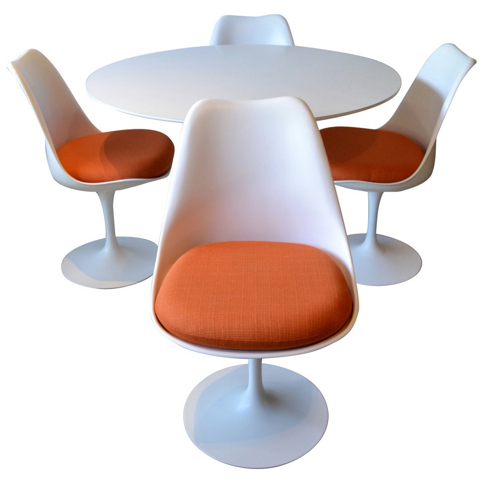 Eero Saarinen for Knoll Tulip Base Dining Table and Four Chairs