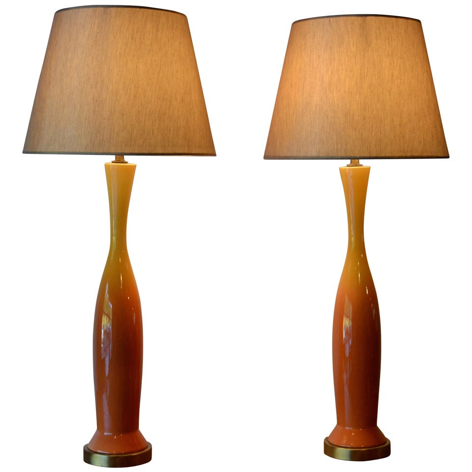 Moderne Mid-Century-Tischlampen aus glasierter Keramik in Orange und Gelb, Paar