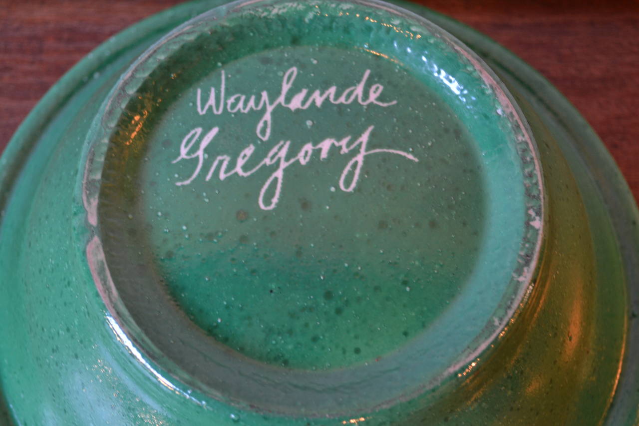 Waylande Gregory, vergoldete, weiße und grüne Keramikschale, ca. 1940er Jahre (amerikanisch) im Angebot