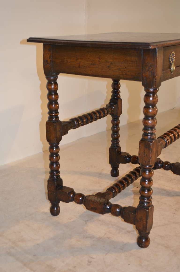 18th Century English  Bobbin Side Table In Excellent Condition In High Point, NC
